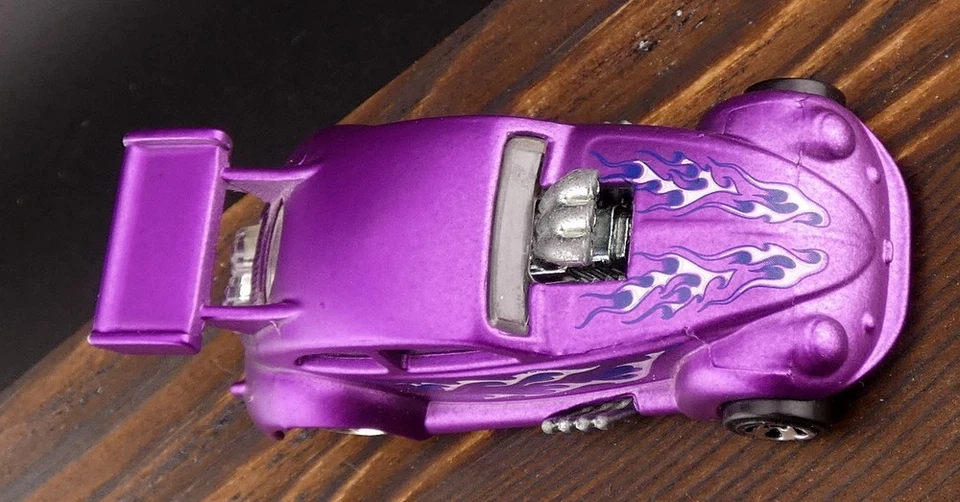 Hot Wheels 2014 Cool Classics 19/30 Volkswagen Drag Beetle Spectrafrost Purple - Image 3 of 4