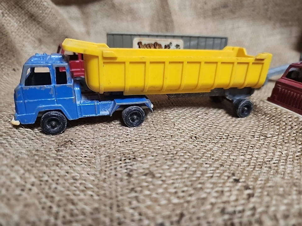 Lote de 3 camiones y 4 remolques de juguete Tootsie Foto 2 de 4