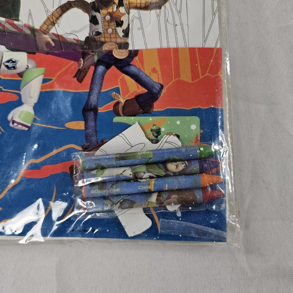 De colección Toy Story Colorea Tu Propio Puzzle Con 4 Crayones Disney Pixar SIN USAR LEER⬇ Foto 4 de 4
