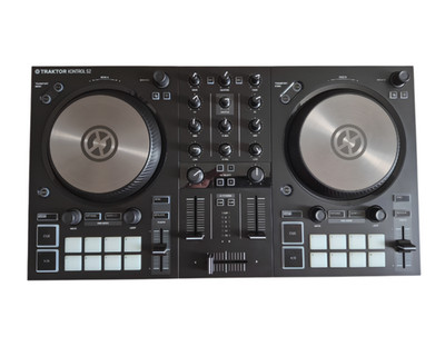 Native Instruments TRAKTOR Kontrol S2 MK3 DJ Controller 2-Kanal USB RGB Pads