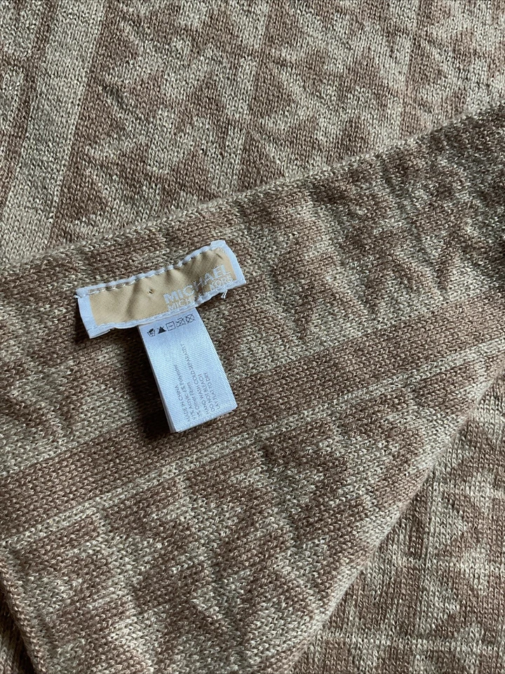 Bufanda inicial Michael Michael Kors, acento metálico dorado Foto 2 de 4