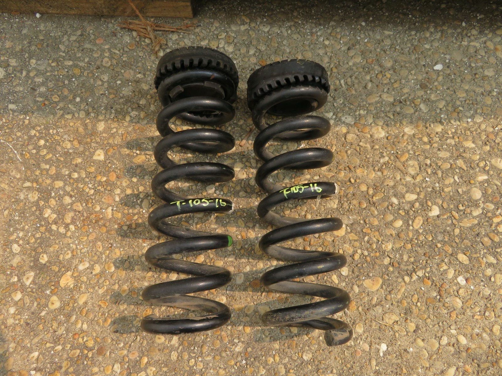 2014-2017 MASERATI GHIBLI RWD REAR DRIVER & PASSENGER SIDE COIL SPRING SET OEM