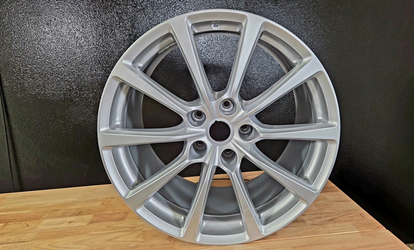 Aston Martin Vanquish 2012-2018 Rear Wheel