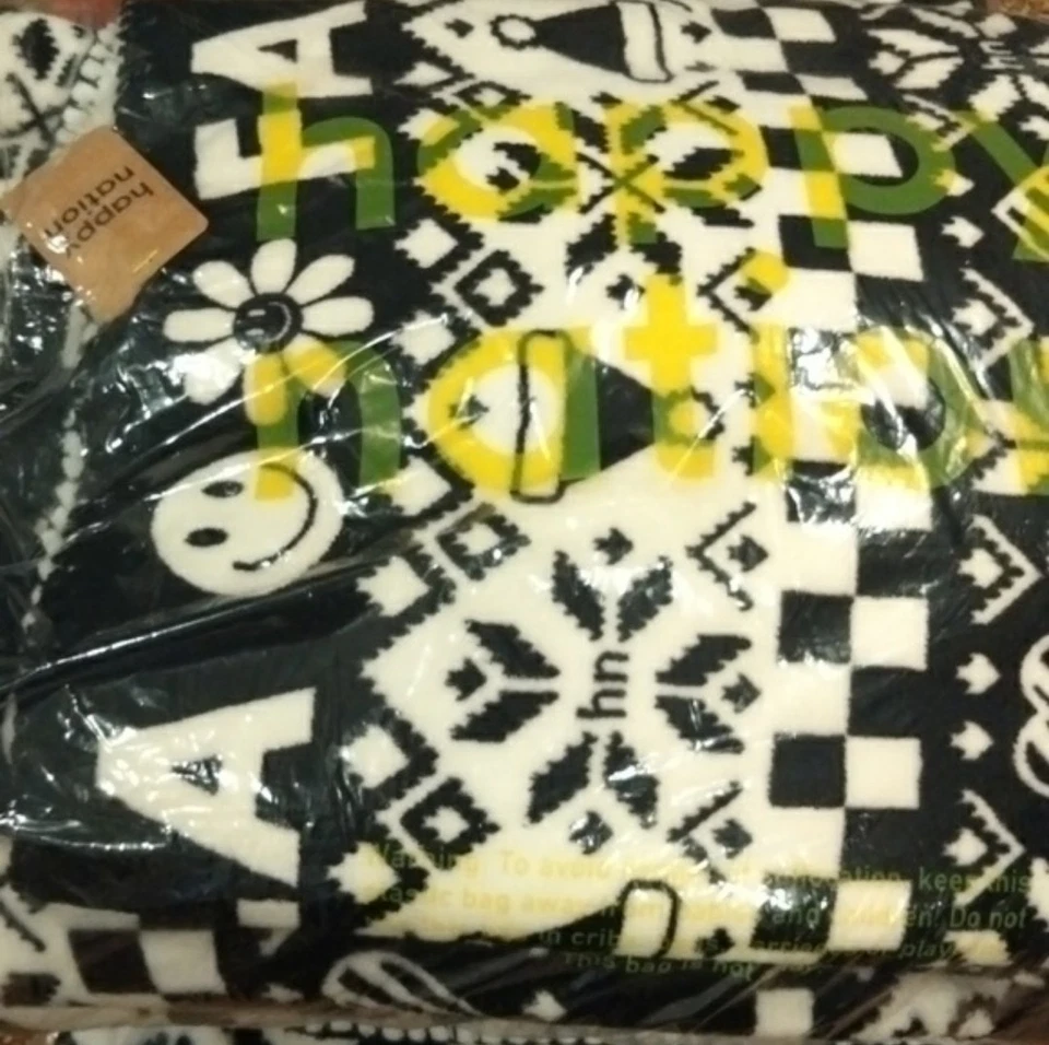 Cobertor Victoria’s Secret rosa Fa La La Holiday Sherpa 60”x 50” - Imagem 3 de 4