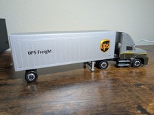 UPS United Parcel Service Frieghtliner Tracto...