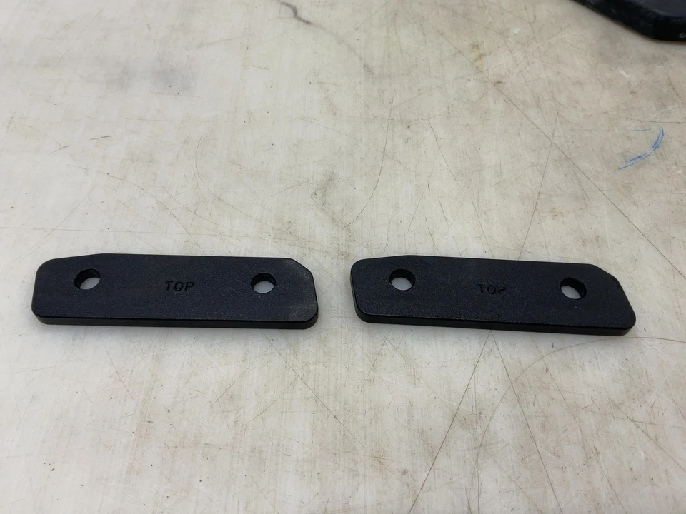 Soporte de refuerzo de neumáticos de repuesto para puerta trasera Jeep JL Wrangler Mopar 2018-2023 051424 Foto 4 de 4
