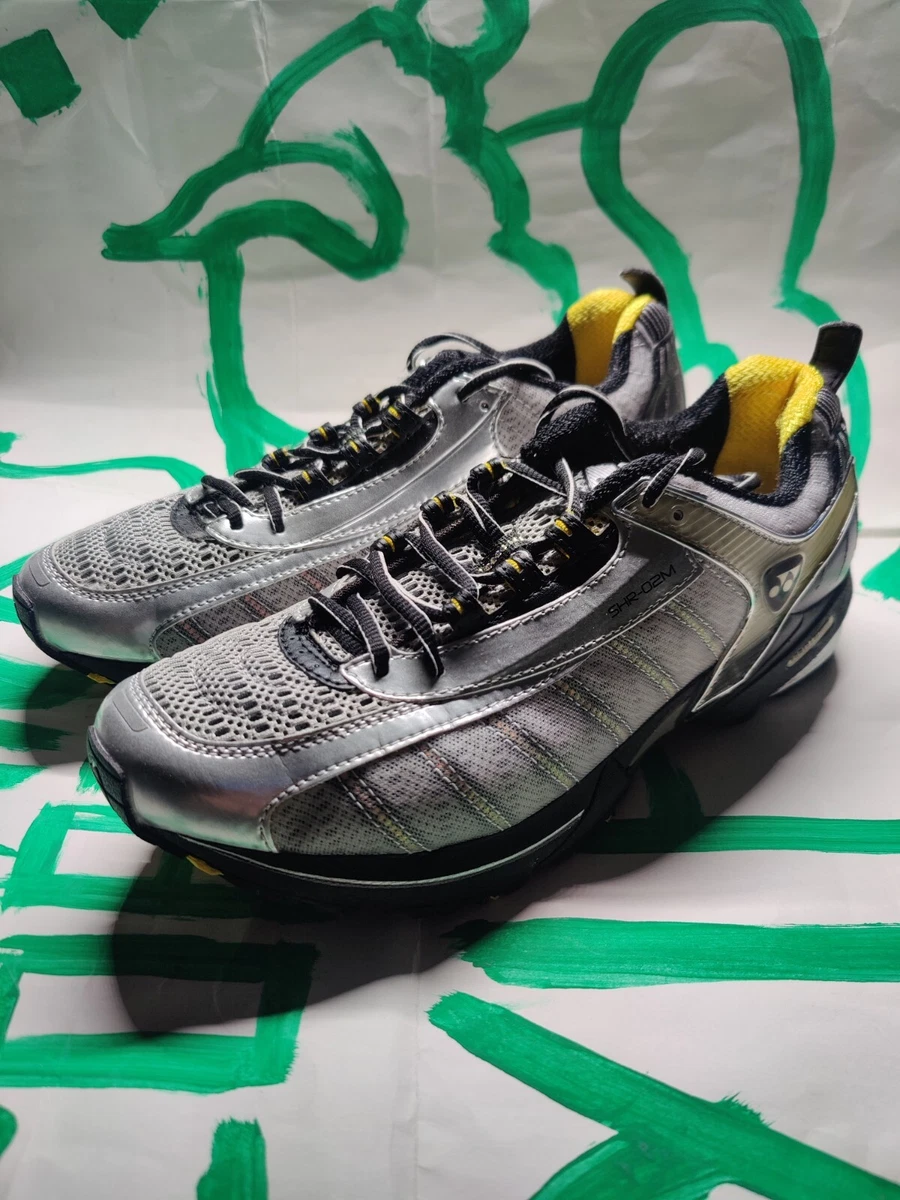 Yonex running best sale shoes online