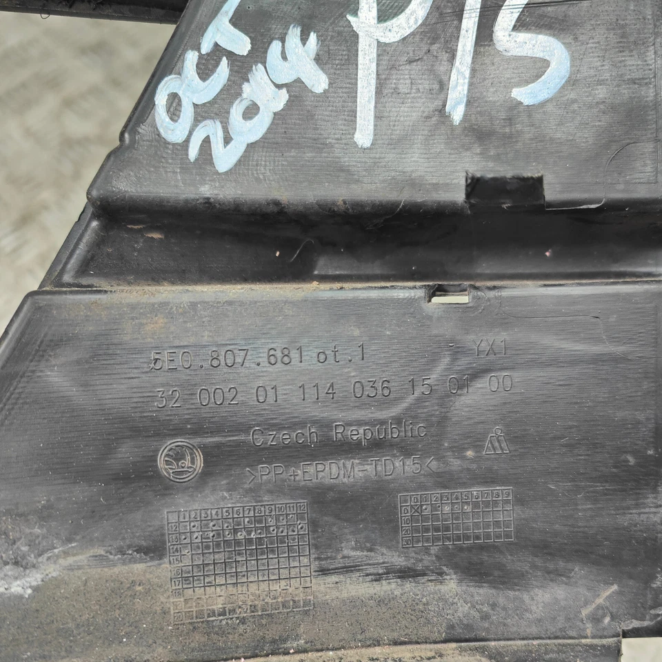 SKODA OCTAVIA MK3 PASSENGER SIDE BUMPER FOG LIGHT GRILL 5E0807681 2013-2017 - Image 3 of 4