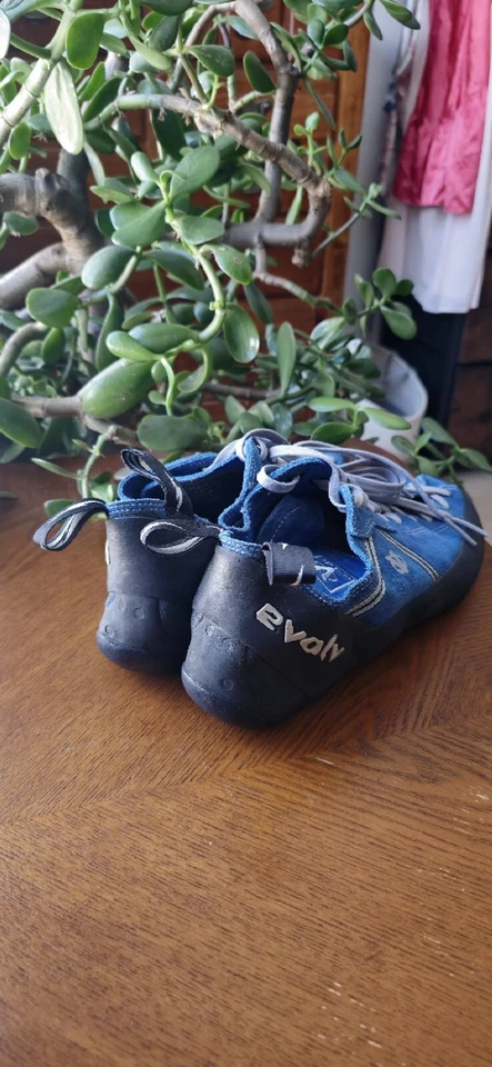 Evolv Royale Rock Climbing Shoe Size US 11.5/ EUR 45 - Image 2 of 4