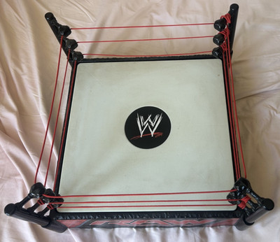 WWE Raw Wrestling Ring 2010 Mattel mit Federmatte.