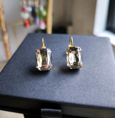 Vergoldete Ohrringe mit Swarovski Octagon Crystal in Satin Farbe