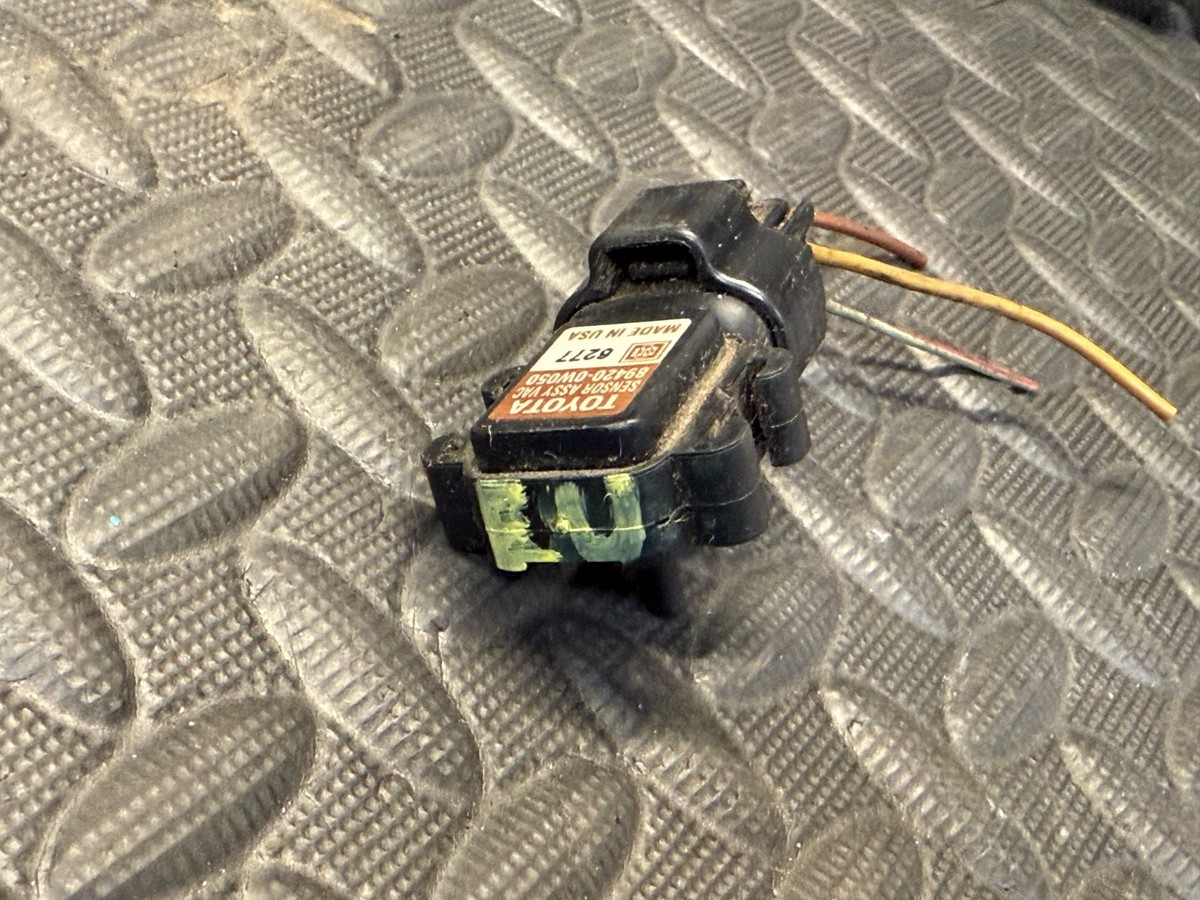 97-01 TOYOTA RAV4 OEM MANIFOLD AIR PRESSURE MAP SENSOR MADE IN
