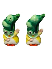 Vintage Whimsical Japan Anthropomorphic Sweet Pea Pod Salt & Pepper Shakers