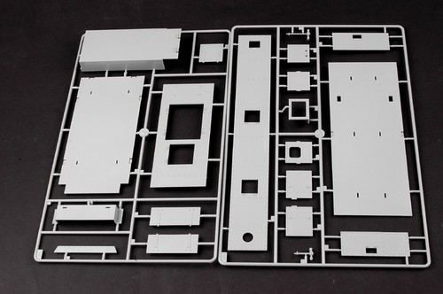 Trumpeter 1/35 00219 BR57 Armoured Locomotive - Picture 3 of 9