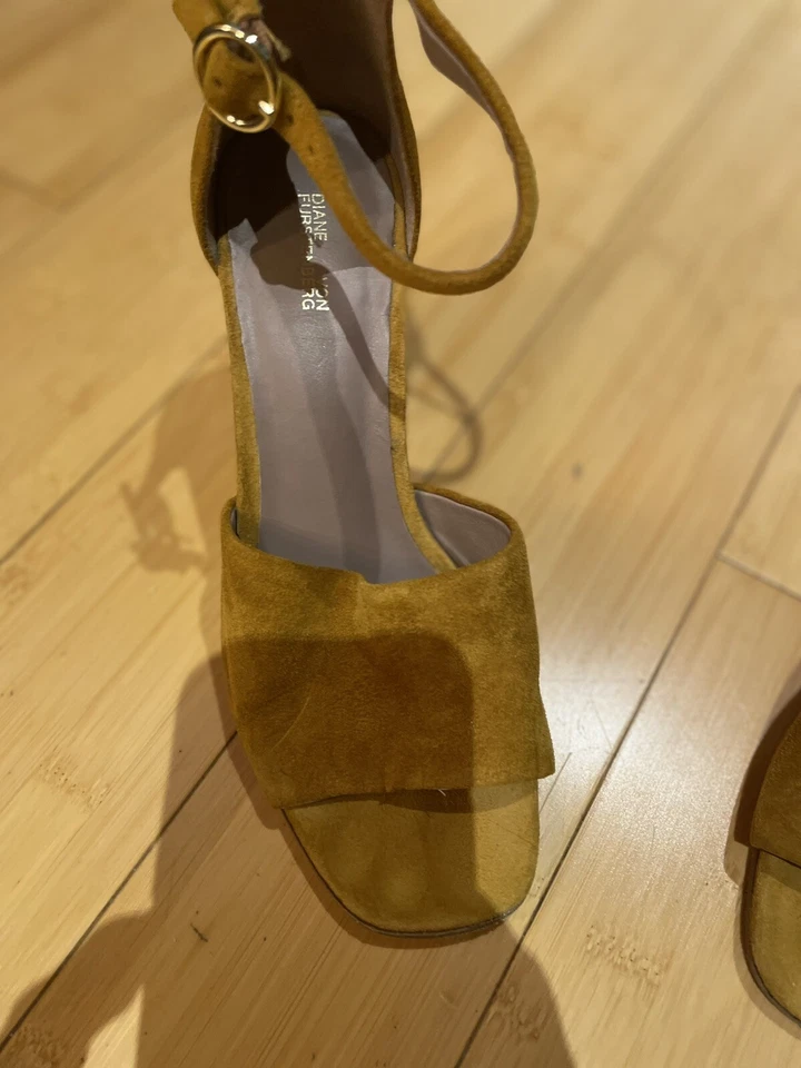 NUEVAS SANDALIAS DIANE VON FURSTENBURG MUJER GAMUZA DORADA TALLA 6M Foto 4 de 4