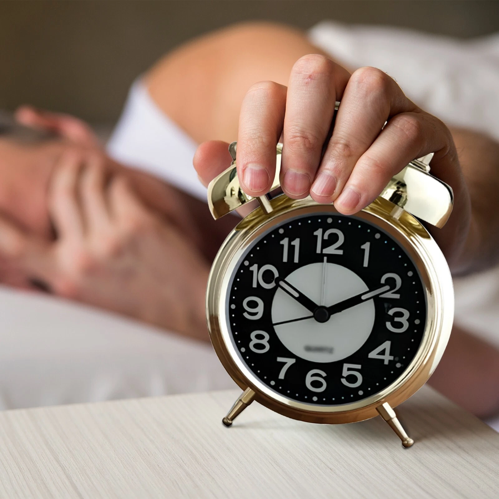 Analogue alarm clock