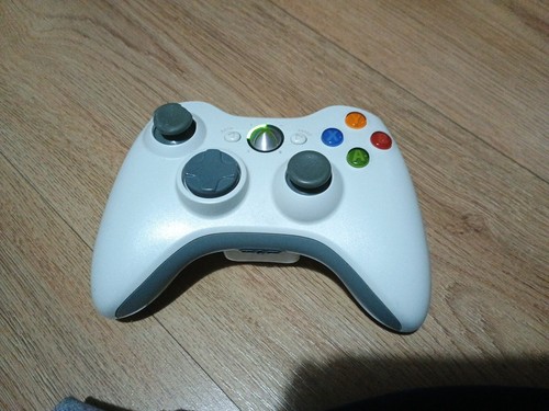 Microsoft XBOX 360 Wireless Controller - White/Grey, Damaged Left Thumbstick