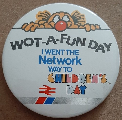 Retro 1990s Network Rail - Wot A Fun Day  -  Childrens Day - Pin Badge - Foto 1 di 2