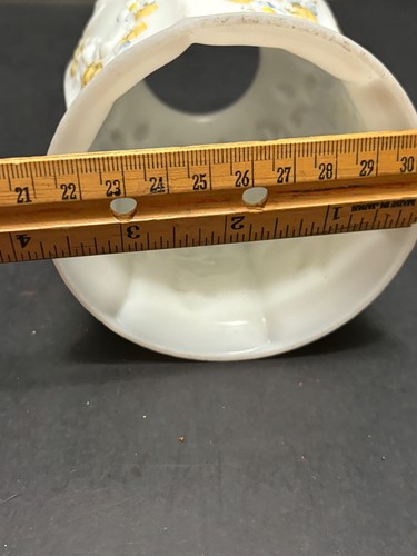 Vintage White Frosted Glass Lamp Shade FLOWER GARLAND EMBOSSED 2" Fitter - Imagen 10 de 12