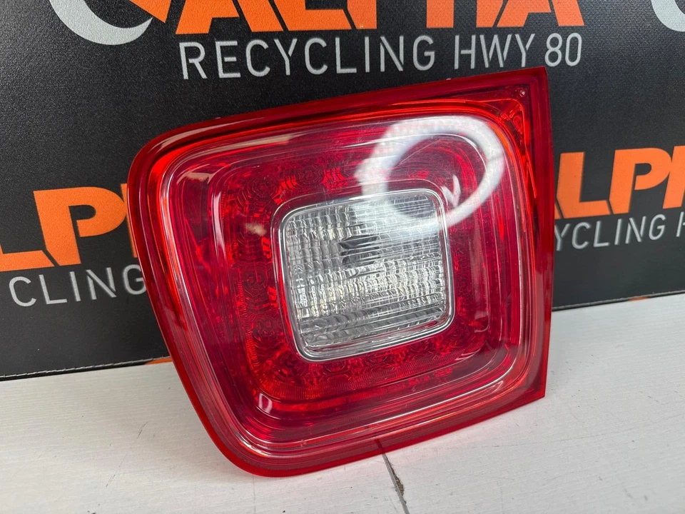 13 CHEVY MALIBU Tail Light Assembly Right Rh Inner Tail Light 22928366 Foto 2 de 4