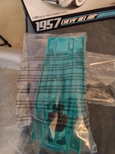2012 Vintage AMT/Round2models 1957 Chevrolet BelairModel Kit - Picture 7 of 10