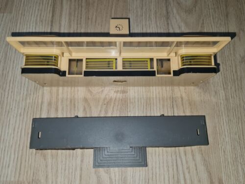 TRIANG MODEL RAILWAYS TT GAUGE T25 BOOKING HALL & T22 STEPS - Picture 3 of 4