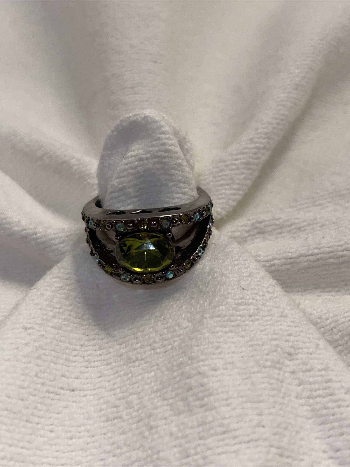 Lane Bryant Costume Jewelry Ring - Silver Color Band & Green Stone- Sparkle