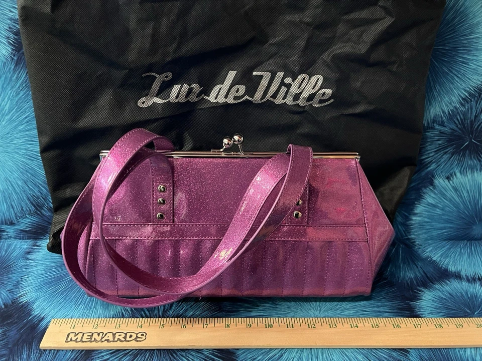 Cartera Lux De Ville Kiss Lock púrpura claro brillante Foto 2 de 2