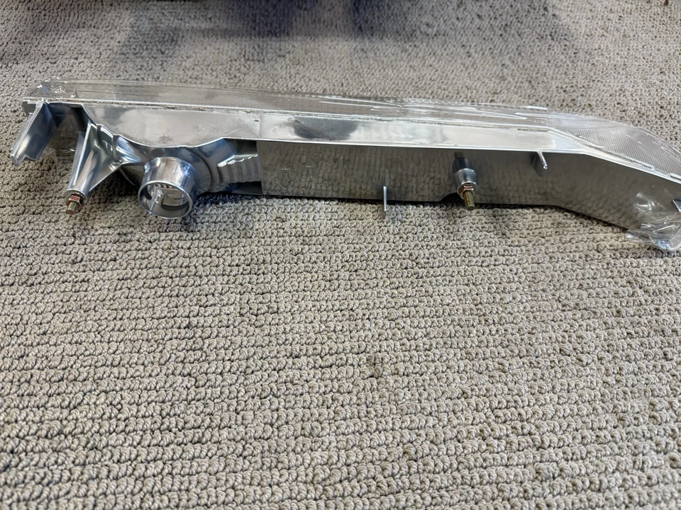 Volvo 740 Left Front Lower Blinker  Parking Light Under Left Headlight NEW - Image 3 of 4