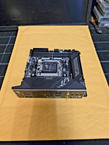 ASUS ROG Strix B650E-I Gaming WiFi 6E Socket AM5 Mini-ITX Motherboard, DDR5 - Photo 3/15