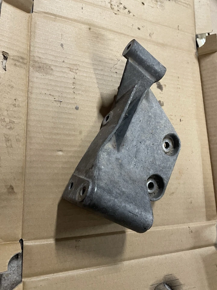 BMW E32 E34 M30 3.5L AC POWER STEERING PUMP SUPPORTING BRACKET 1707162 - Image 2 of 4