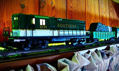Lionel O Gauge Train set. Northern Pacific. Nice, very unique, runs great.WOW!