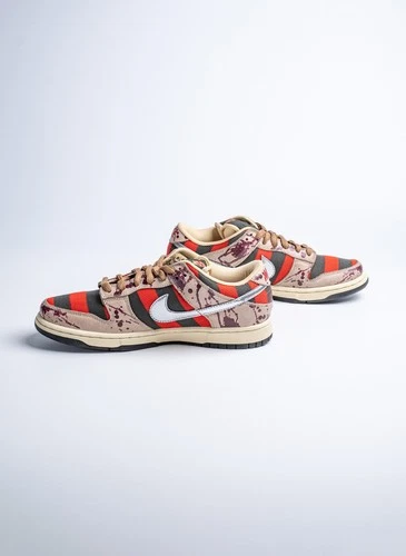 Nike SB Dunk Low Freddy Krueger Sample - US 9 / EU 43 - DS, NEW / NEW