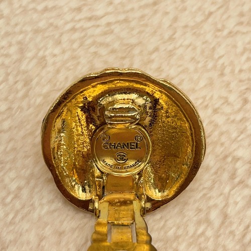 Auténticos pendientes Chanel marca de coco grabados en oro 16,89 g con caja SK080416 - Imagen 9 de 17