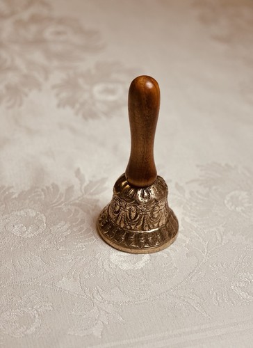 Antigua campana de latón tallado para maestro/servicio/escritorio de escuela con mango de madera - Imagen 5 de 7