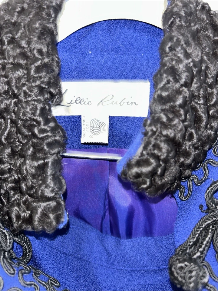 Traje de lana azul Lilly Rubin's con cierre de bucle, astracán Foto 2 de 4