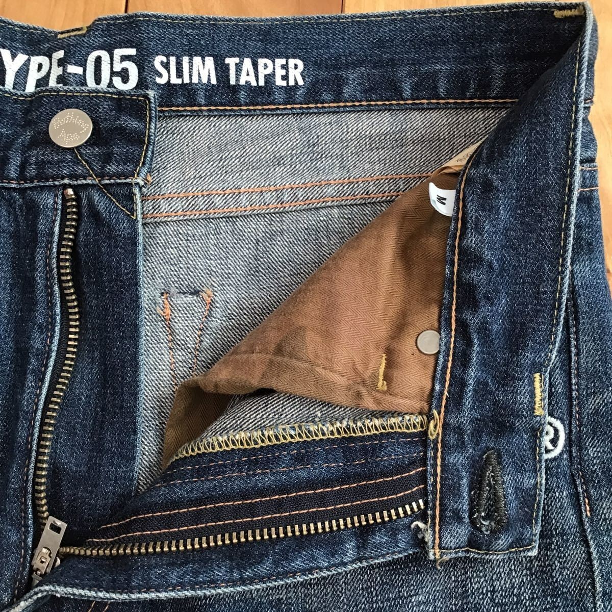 A BATHING APE アベイシングエイプSHARK DENIM PANTS A BATHING APE® Pearl Side Shark Relaxed Fit Denim Pants