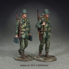 W Britain - "Slogging Along" Two U.S. Infantrymen Marching, 1943-45 25272