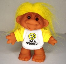 1986 THOMAS DAM LUCKY BINGO TROLL 5" DOLL YELLOW HAIR O IM A WINNER SHIRT
