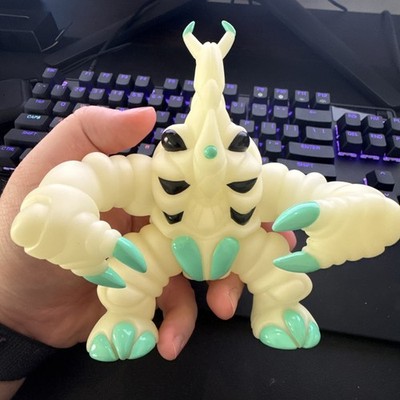 GLOW IN THE DARK Glyos Godbeast  Titan Mushi Sofubi Action Figure  RARE