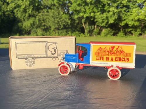 1925 Kenworth Truck Bank Life Is A Circus New In Box - Picture 4 of 16