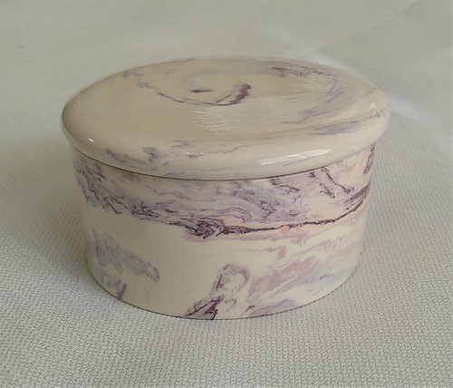 Caja de baratija redonda de cerámica pintada a mano vintage púrpura lavanda mármol 3,5 pulgadas - Imagen 2 de 11
