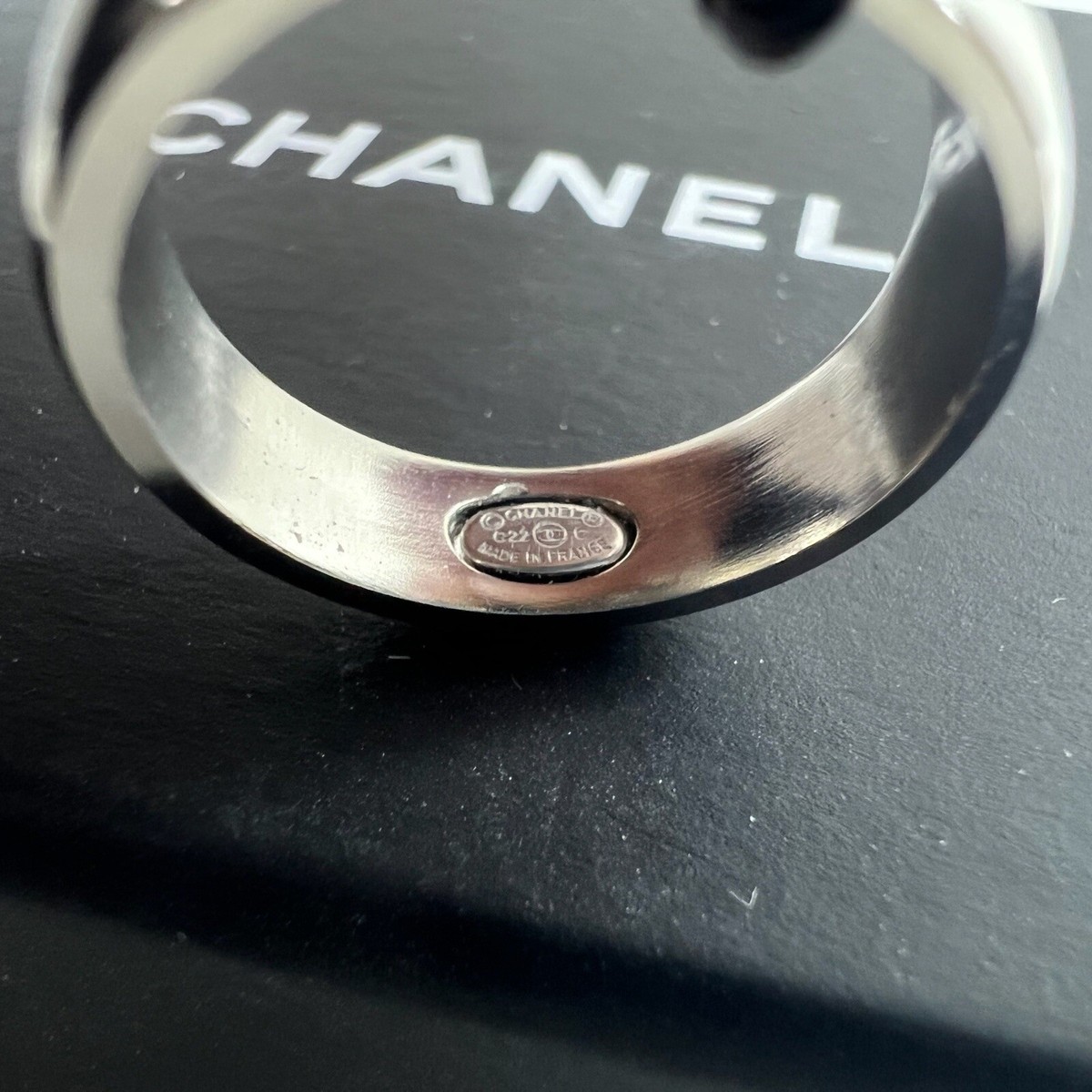 NWT 22C Chanel Classic CC Logo Silver Crystal Metal Ring NWT 22C Chanel Classic CC Logo Silver Crystal Metal Ring