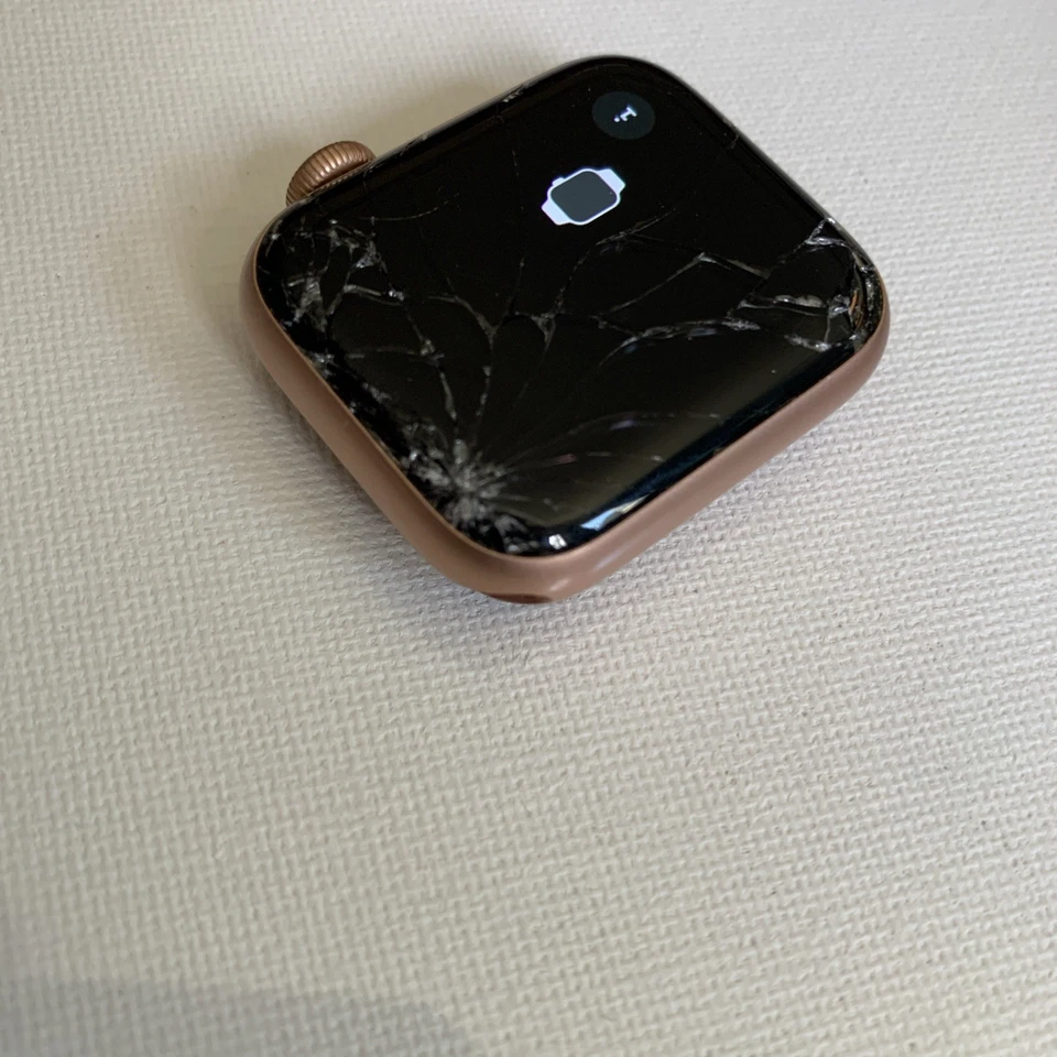 Apple Watch Series 2 38 mm, oro rosa *pantalla agrietada sigue funcionando* Foto 4 de 4