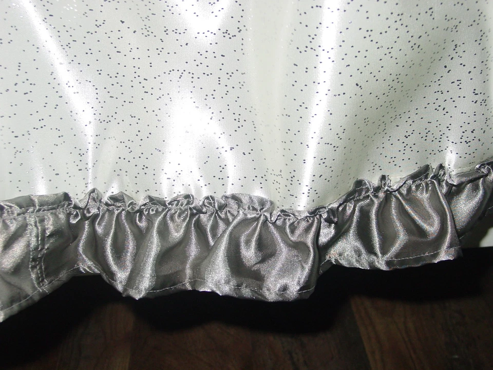 Blanco Plata Brillo Satén Medio Deslizamiento Gris Borde 29"-48" Cintura Sissy-XXL NUEVO Foto 4 de 4