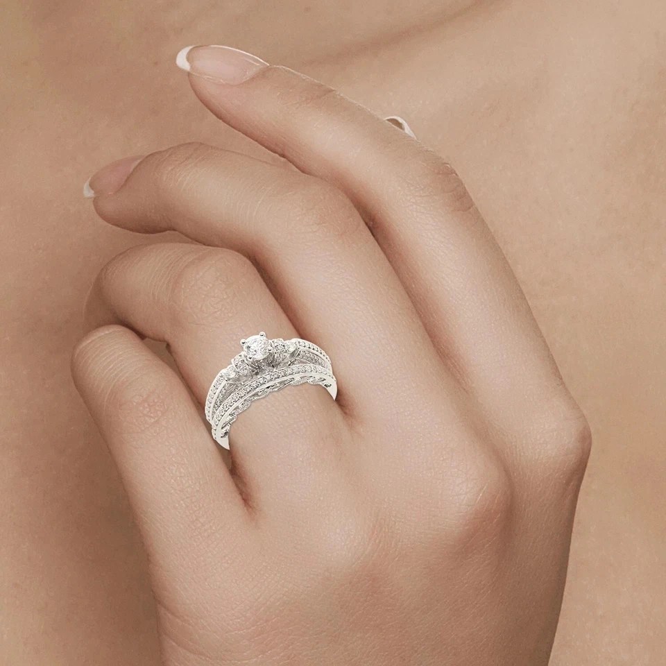 Conjunto de trio de anel de casamento 3 quilates corte redondo criado em laboratório diamante folheado a ouro branco 14k - Imagem 2 de 4