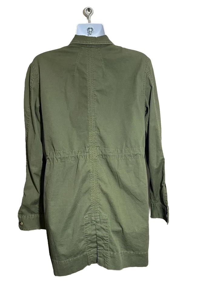 Jaqueta militar CAbi feminina verde manga longa bolsos zíper completo tamanho XS - Imagem 3 de 4