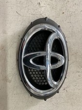75312-0H020 Stemma distintivo cromato paraurti anteriore Toyota Aygo MK2 2019