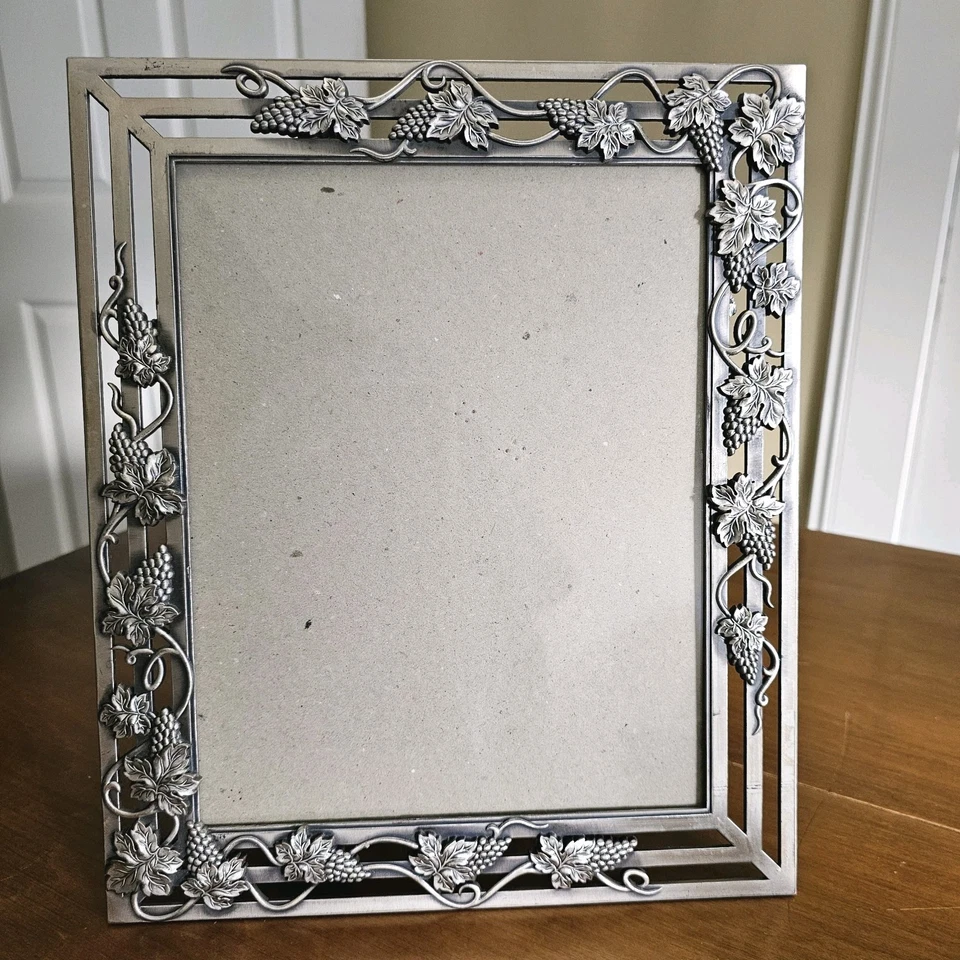 Marco de fotos vintage ornamentado peltre Art Nouveau vid de uva 8" x 10" Foto 2 de 4