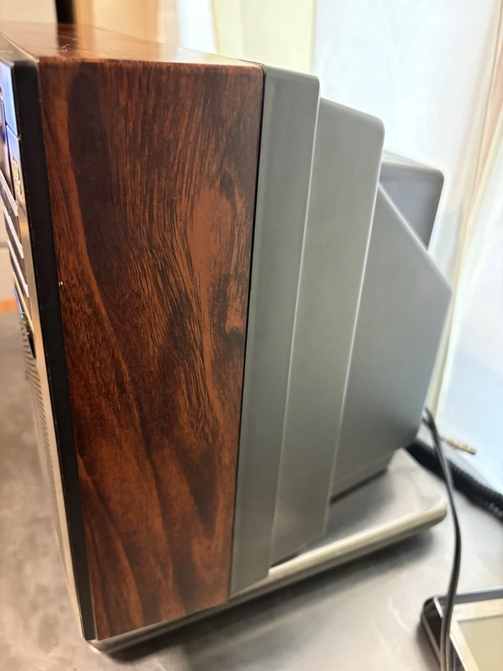 Panasonic 1984 13" Retro Gaming Color TV CTF-1359R w/Snap in Remote - Image 2 of 4